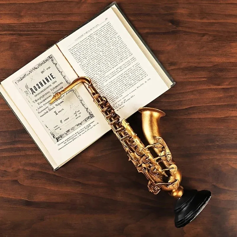 Escultura de Violino e Saxofone de Resina