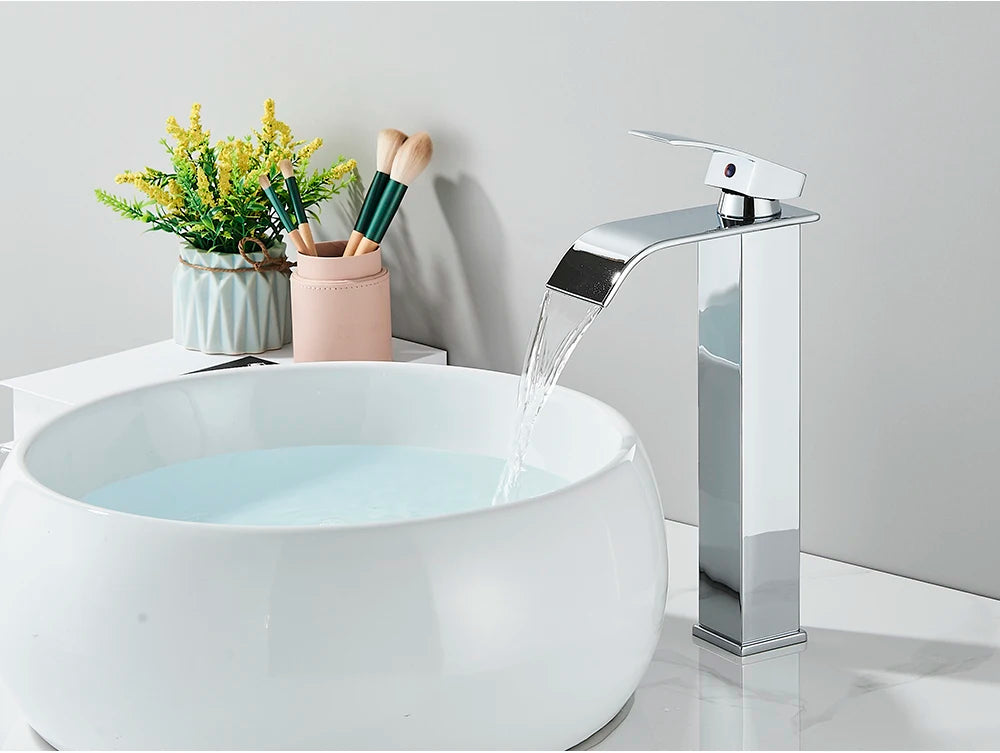 Torneira Moderna de Inox Cromada