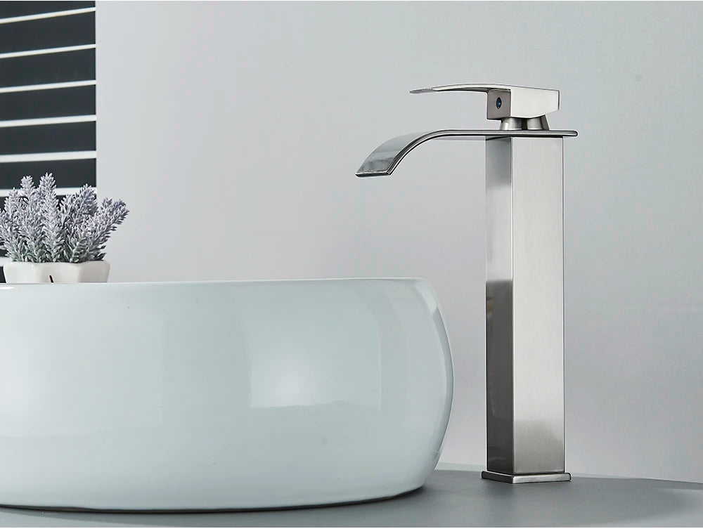 Torneira Moderna de Inox Cromada