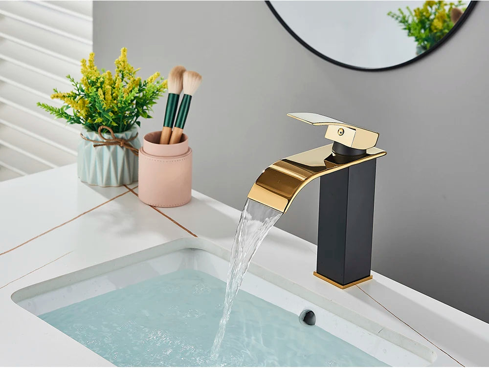 Torneira de Inox Preto com Dourado