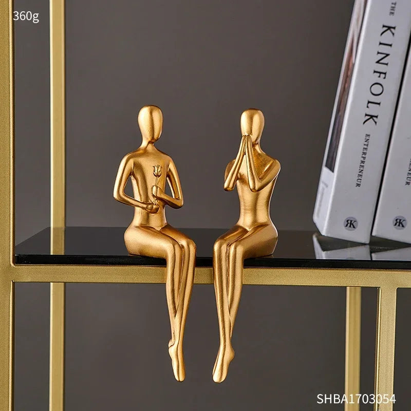 Estátua Abstrata de Casal Dourado