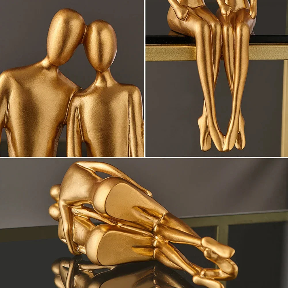 Estátua Abstrata de Casal Dourado