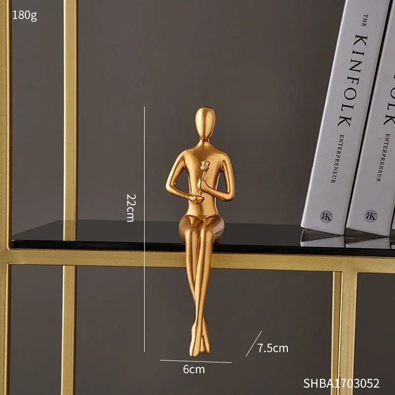 Estátua Abstrata de Casal Dourado